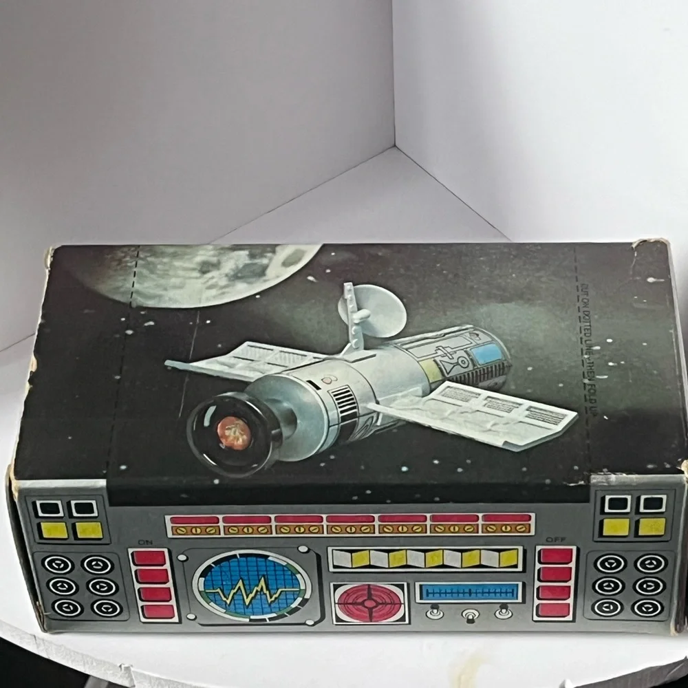 VTG NWT Avon Space Patroller Decanter Kids bubble bath